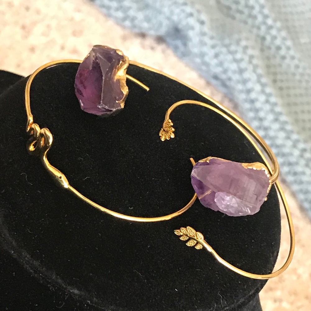 Layering bangles. Dainty and beautiful.